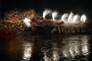 Chinese Exchange A Billion Virtual Red Envelopes On WeChat To Usher In Lunar New Year